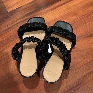Abercrombie & Fitch Black Ruched Strap Sandals